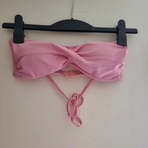 Bikiniöverdel  - Ljusrosa bikiniöverdel i storleken S som aldrig är använd!🤩🏝
