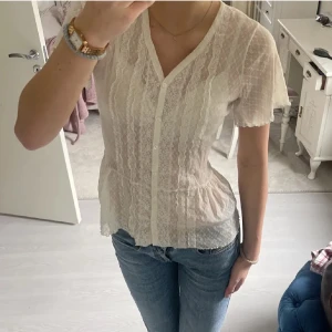 Spets topp  - Jätte snygg spets topp. Inga defekter! Skriv vid frågor 💕