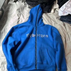 Verborgen studios rhinestone zipup - Knappt använd legat i min garderob senaste 2 åren