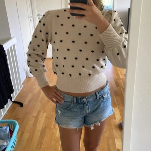 Holly &whyte stickad tröja med puffärmar - Använd ett par gånger och ser ut som nya