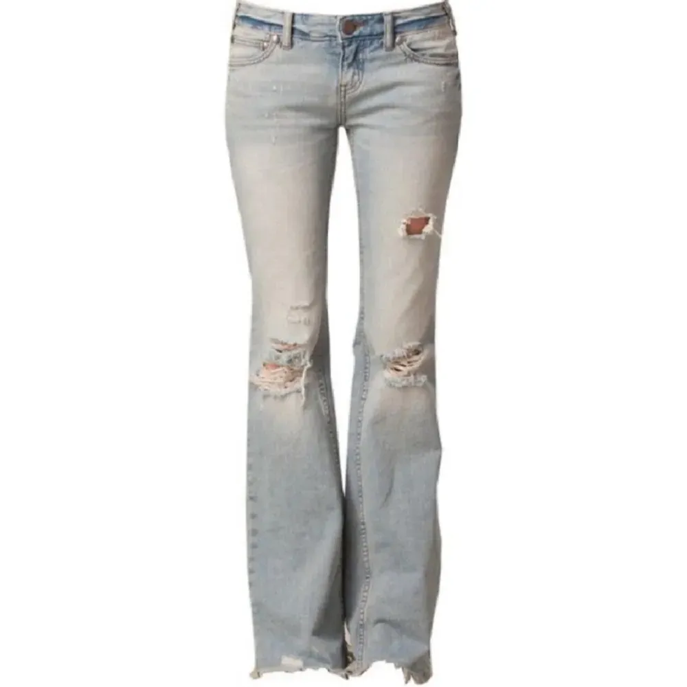 SÖKES jag är 156-157 lång och söker dessa jeans . Jeans & Byxor.