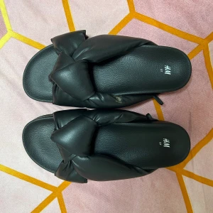 Nya tofflor  - Super fina Nya tofflor från H&M storlek 37 