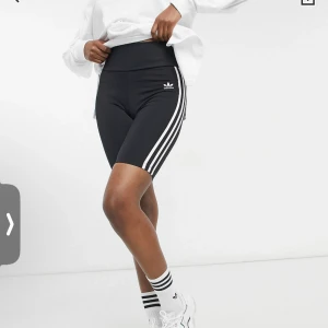 Adidas shorts - xs men stör i storlek. Aldrig änvänd har, lappen kvar 