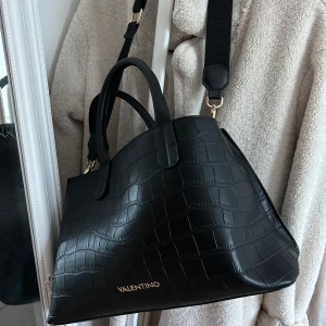 Valentino väska  - Helt ny valentino väska värd 1850kr  