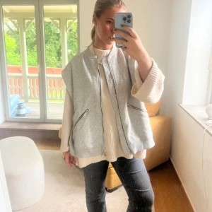 Grå väst - Grå väst med dragkedja