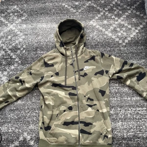 Nike flecce kofta militär färg - Nytt skick aldrig använt bra form 