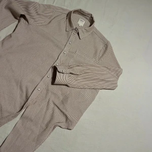 Knytblus  - Superfin randig knytblus. Aldrig använd. 