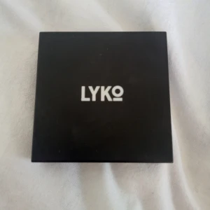 Bronzer  - Säljer lykos bronzer. Använd typ 3 gånger så den är nästan som ny. Säljer den för 30kr + frakt! 