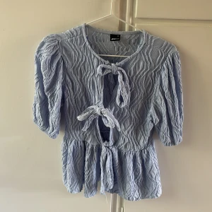 Tröja från Gina  - Använd 1 gång fint skick 