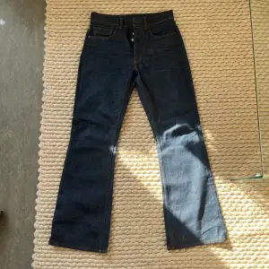 Mörkblåa Bootcut jeans från acne  Storlek 32 - 30 Pris går absolut att diskuteras