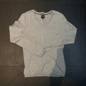 Tommy Hilfiger tröja - Fin Tommy Hilfiger tröja, som ny, knappt använd🌸