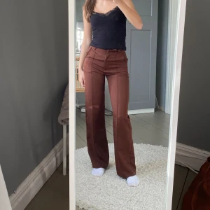 Kostymbyxor - Bruna kostymbyxor från madlady i storlek 34, längd 30🤎