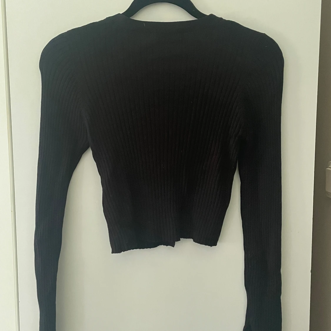 Topp svart stickad  - 90