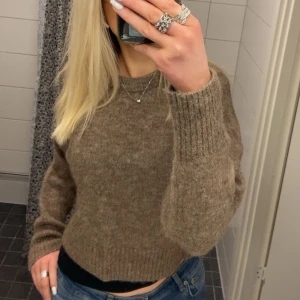 Stickad tröja  - Jätte fin beige stickad tröja i bra skick, pris kan diskuteras!