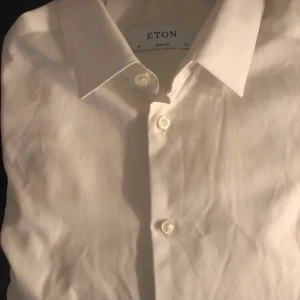 Eton skjorta  - Nytt  Eton skjorta Slim fit  Storlek 39 