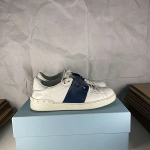 Valentino opens blå  - Valentino Open (Navy)  - Storlek: 40 fits 41 - Skick: 8/10