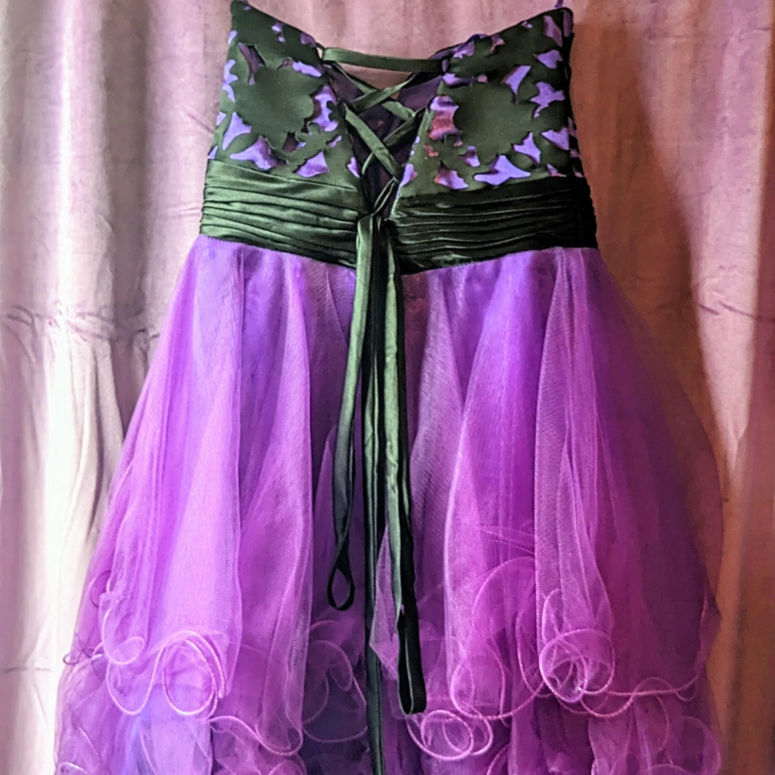 Lila kort balklänning  - 93