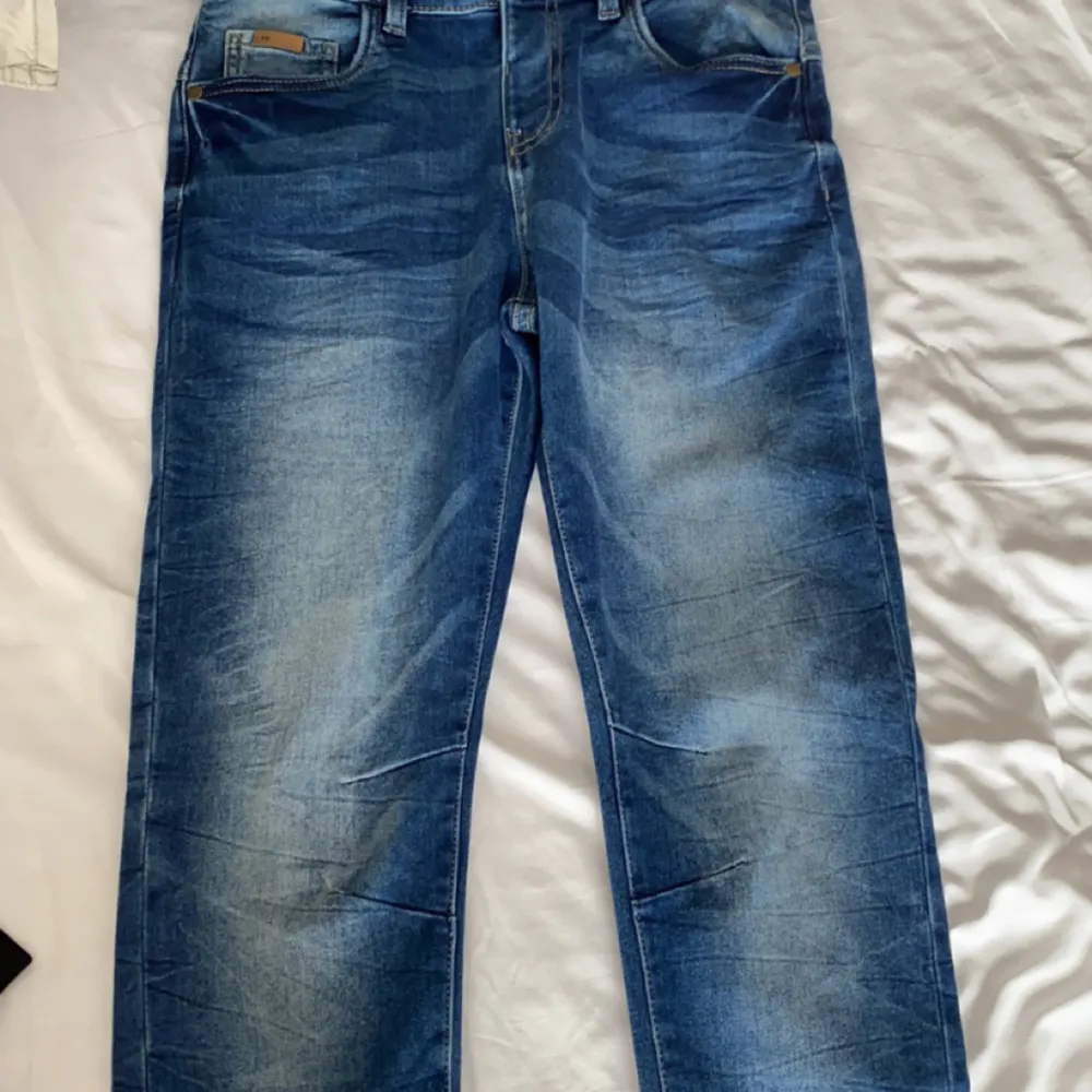 Hej, säljer jeans i storlek 164. Har ej använts. Pris kan diskuteras . Jeans & Byxor.