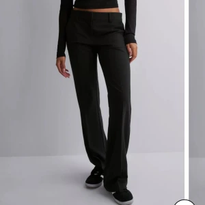 kostymbyxor nelly - endast använda 1 gång