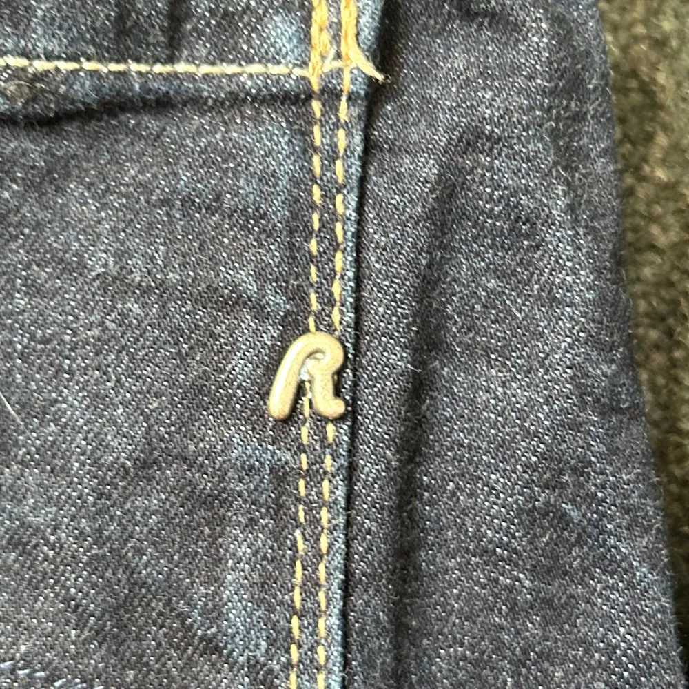 Ett par snygga Replay Anbass jeans. Storlek 30,32. Skick 9,5/10. Nypris:1799kr. Kom privat vid fler funderingar🙌🏼. Jeans & Byxor.