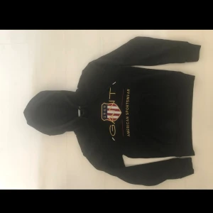 Gant hoodie - Svart gant hoodie. Köpt för 1400 kr