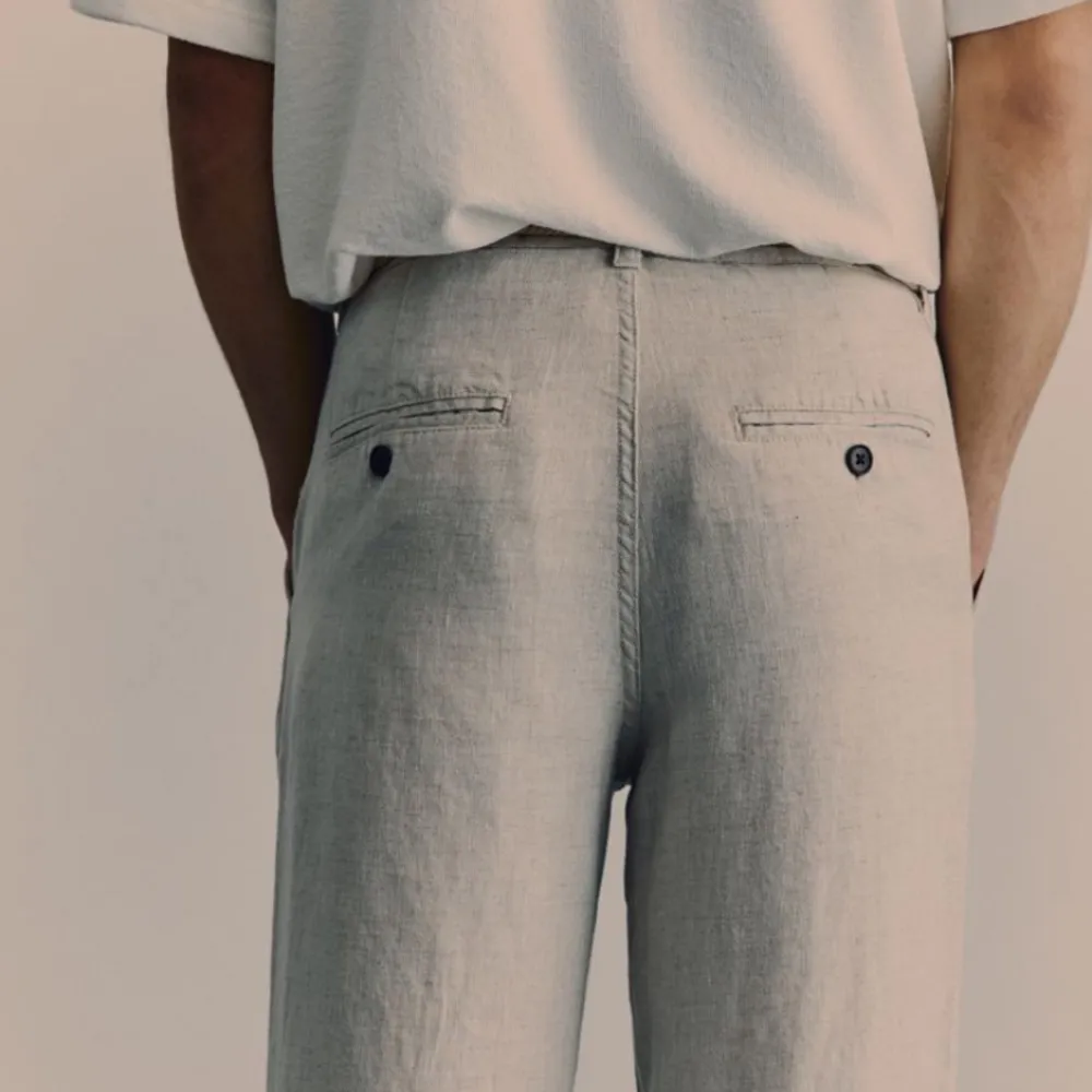 100% linne  Helt nya, med lapp kvar och kvitto, limiterade så helt slut sålda i första storlekar.. Jeans & Byxor.