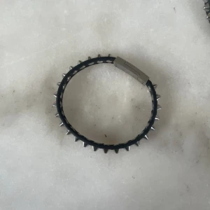 Edblad armbande - Säljer mitt super fina Edblad armbande som ej har Nihon stolen men passar folk med mindre handleder då det är från Edblad barn säljer för är inte silver tjej längre köpt för 500kr
