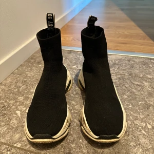 Steve sladden Sneakers - Andvänt skick men inte sönder någonstans, syns på sulan endast.  Otroligt skönt i alla lägen!