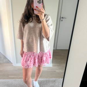 Volangkjol - Säljer denna supersöta kjol från gina!