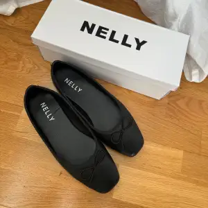 Säljer mina svarta ballerina skor från Nelly då de inte kommer till användning. Endast använda 1 gång!