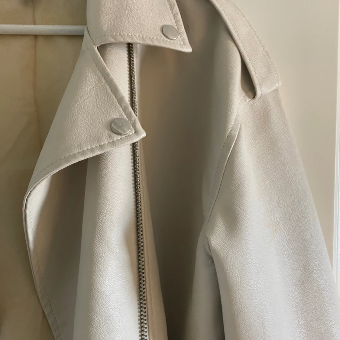 Beige skinnjacka - 90