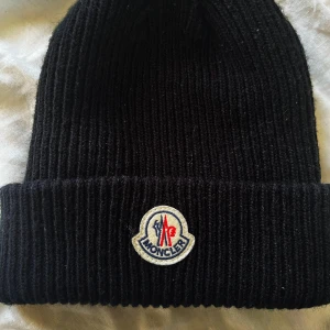 Moncler  - Sparsamt använd 