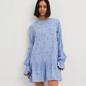 Sommar klänning - Fin klänning som fortfarande har prislapp på. Nypris 699💓. Fler bilder privat🌸