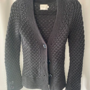 Kofta  - En as snygg kofta från Stockhlm. Storlek XS, sitter riktigt snyggt på men är tyvärr för liten