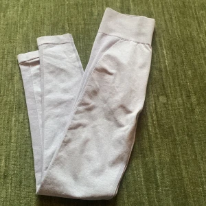 Gymshark tights  - Storlek S. Fint skick! Skuggning runt rumpa och längs benen
