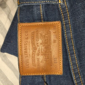 Levis w32 l36 - Använda två gånger.  Oslitna.