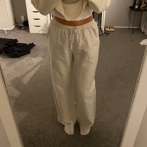 Linnebyxor  - Storlek xs/tall aldrig använda säljer pga av för breda för mig 