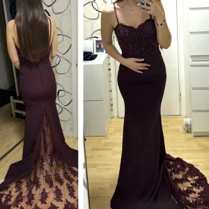 Balklänning - Jätte fin balklänning, som ny. Använd en gång och bra bevarad. Storlek Xs, kan kanske passa S också. Köpt hos rever design, ny pris va ca 3000kr om jag minns rätt. Säljer den för endast 1000 kr. 