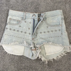 Låg midjade jeans shorts  - Köpte på vinted men var för små