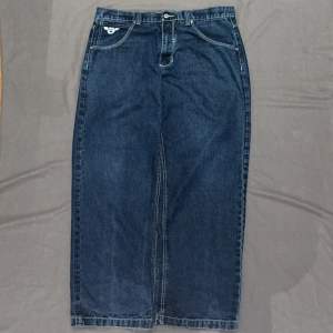 Rare Vintage Southpoles i storlek Waist 40, Riktigt coola Jeans med väldigt detaljerat baktryck fortfarande i bra kvalitet