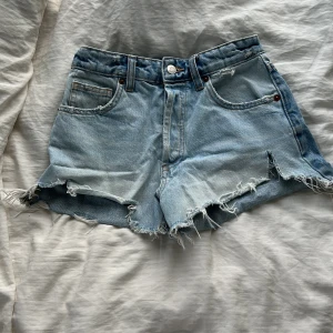 Zara shorts  - Säljer dessa jätte fina shorts för att d tyvärr blivit för små. Skriv om ni har frågor.💕