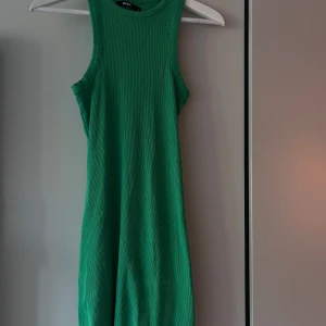 Sommarklänning - Fin sommarklänning från bikbok! Köpt förra sommaren