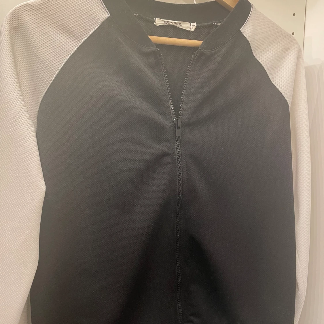 Bomberjacka med broderier - 90