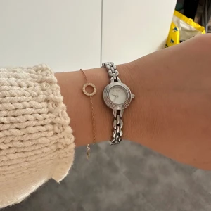 Bovou klocka - Säljer denna super dina bovou klockan då den inte kommit till använding sen jag köpte den tyvärr!!!