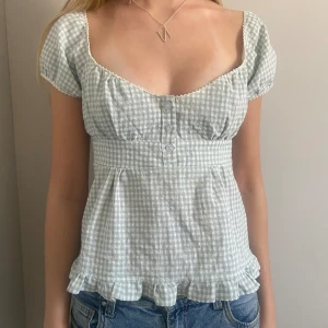 Brandy Melville topp - Säljer denna jätte snygga brandy topp!  Säljer för 250💞