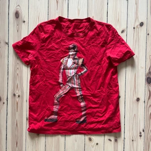 Tshirt med tryck - T shirt med bowie på! Fin. Passar S/M