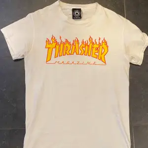 Säljer denna Trasher T-shirten som är i mycket bra skick och har en bra passform. Nypris runt 500 kr! 