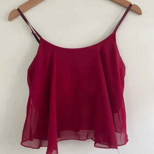 Sommartopp - Säljer denna fina toppen då den inte kommer till användning💕