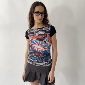 John galliano t shirt - Asnajs rare vintage john galliano t shirt.   Fraktar från paris, köparen står för frakten 💕