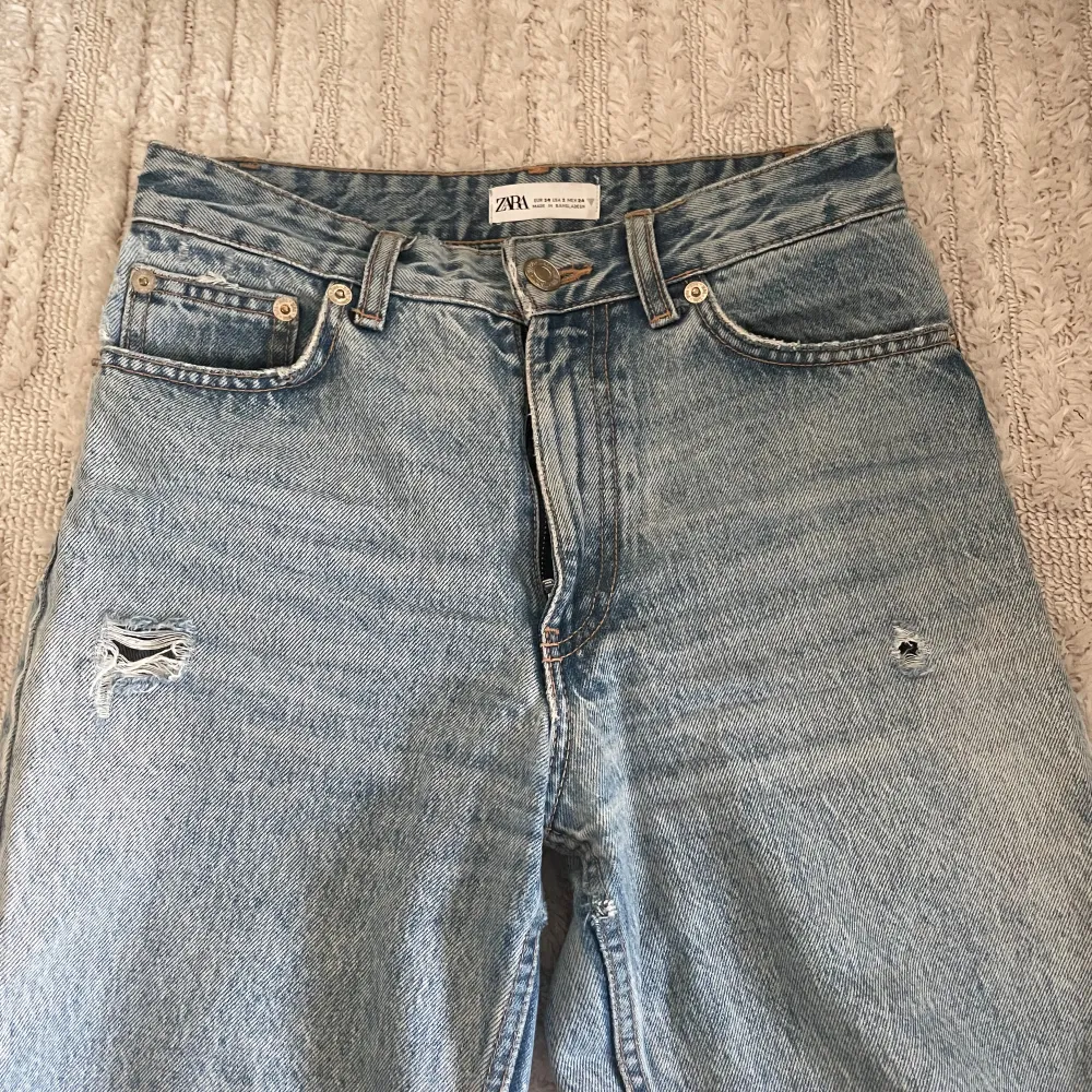 Jeans från Zara som sitter så bra och är perfekta till sommaren! Priset går att diskutera 🩷💅🏼. Jeans & Byxor.